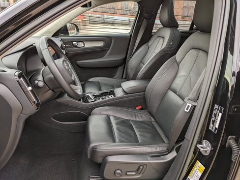 Certified 2023 Volvo XC40 B5 Plus w/ Driver Assist Package image 11