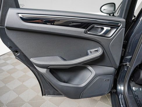 Certified 2026 Porsche Macan AWD/4WD image 29