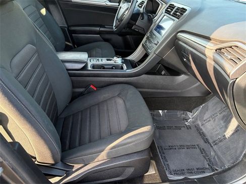 Used 2020 Ford Fusion SE image 11