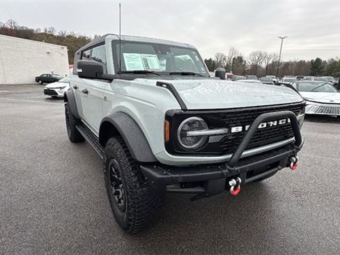Used 2023 Ford Bronco Wildtrak image 7