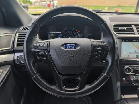 Used 2017 Ford Explorer XLT w/ Equipment Group 202A image 12