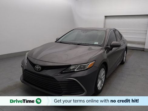 Used 2021 Toyota Camry LE image 1