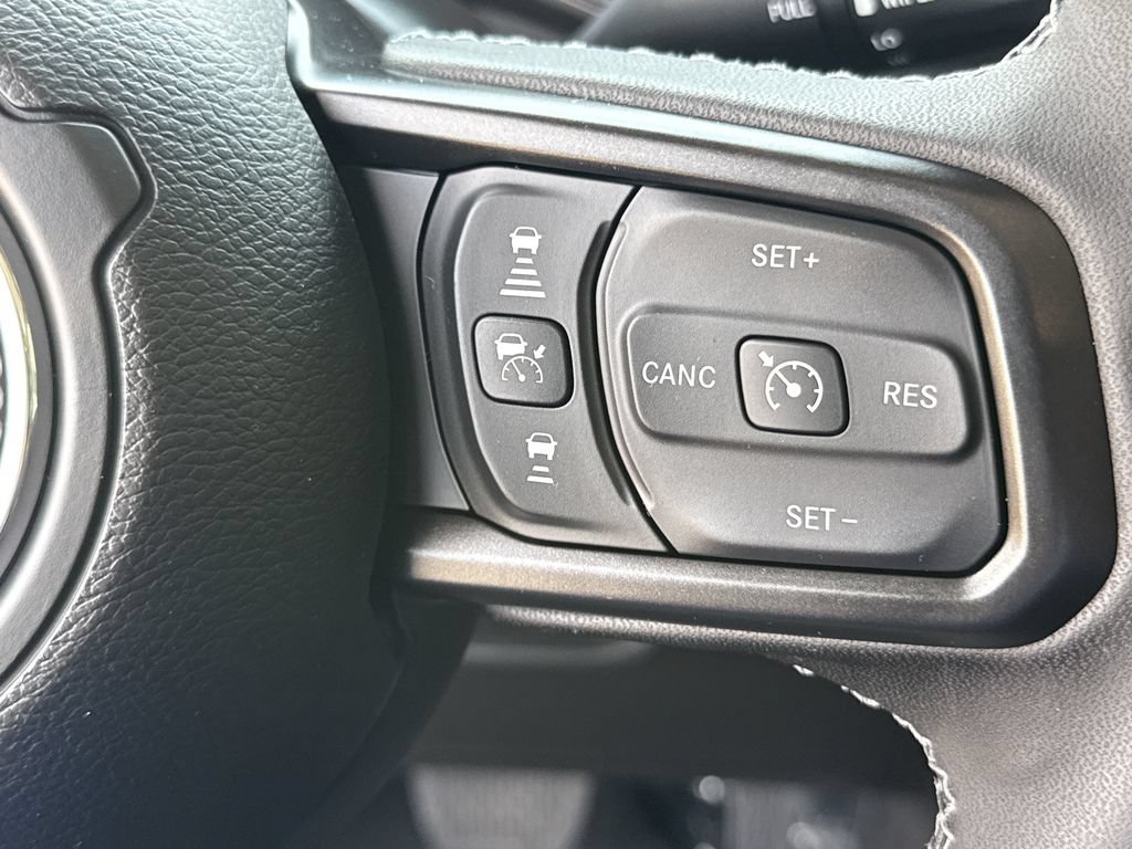Used 2025 Jeep Gladiator Sport AWD/4WD image 15