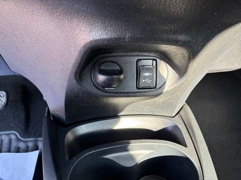 Used 2015 Toyota Yaris L FWD image 12