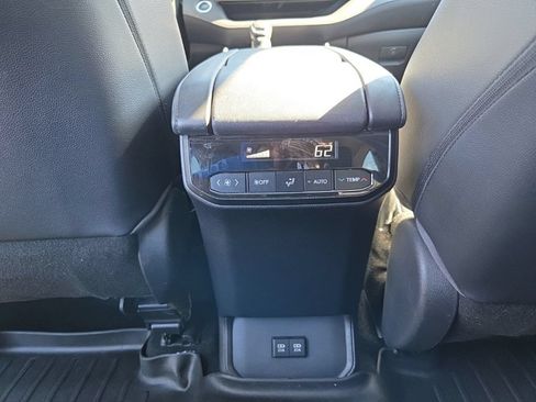 Used 2020 Toyota Highlander XLE FWD image 13