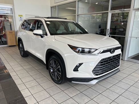 Certified 2024 Toyota Grand Highlander AWD Hybrid image 2