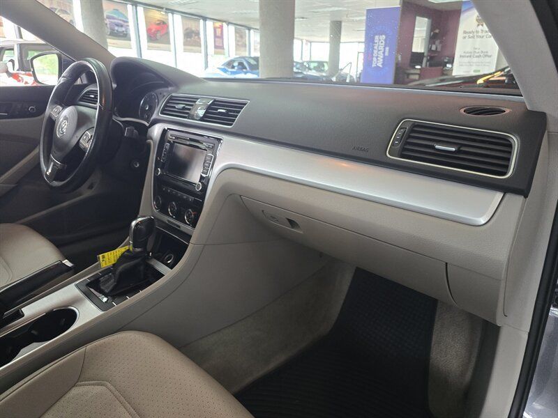 Used 2013 Volkswagen Passat TDI SE FWD image 13