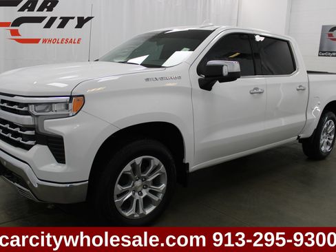 Used 2025 Chevrolet Silverado 1500 LTZ AWD/4WD image 1