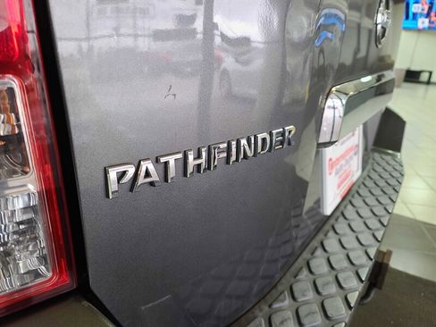 Used 2006 Nissan Pathfinder SE w/ (P01) Se Premium Pkg image 35