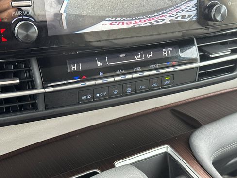 Used 2024 Toyota Sienna LE image 22