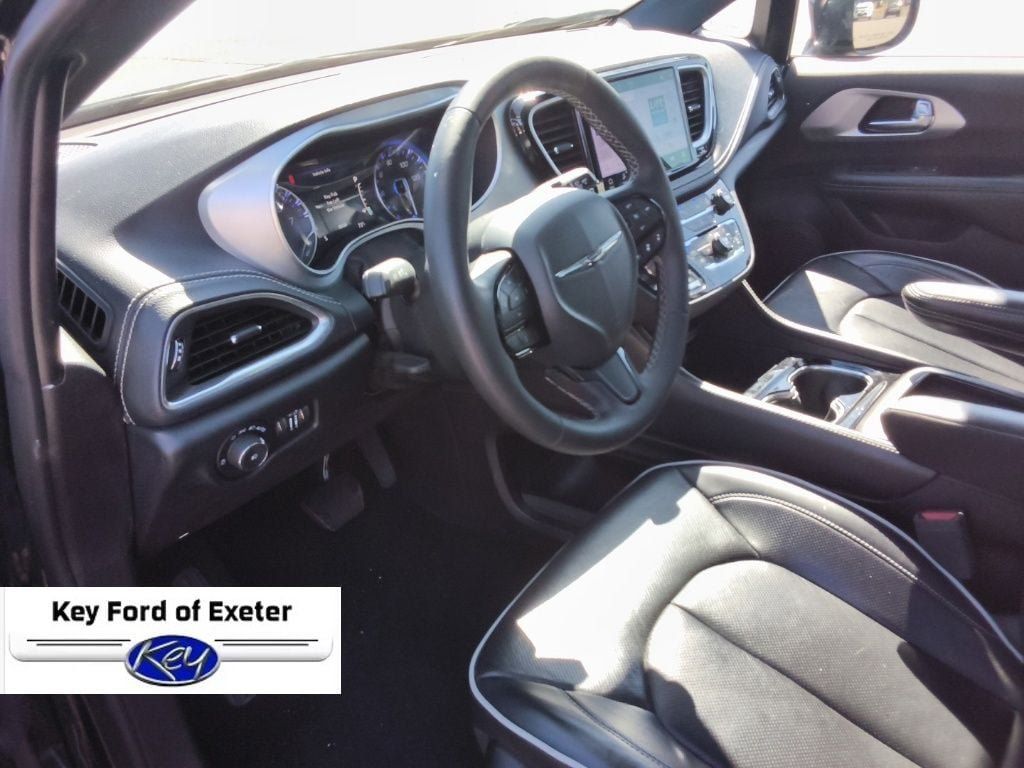 Used 2025 Chrysler Pacifica Limited FWD image 18
