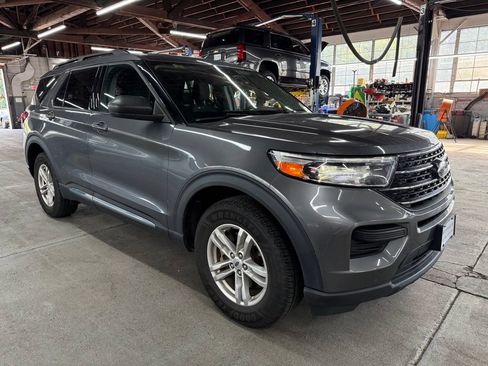 Used 2022 Ford Explorer XLT AWD/4WD image 6
