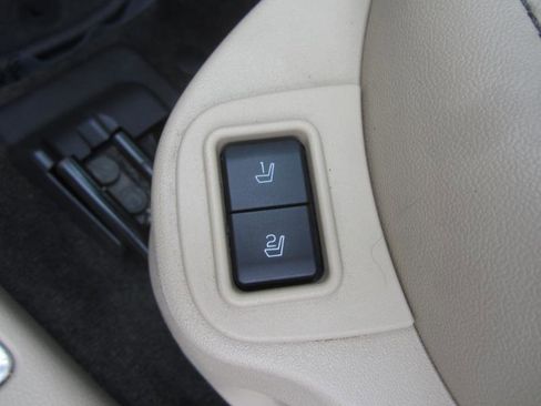 Used 2013 Ford Taurus Limited FWD image 23
