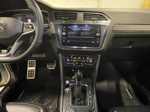 Used 2022 Volkswagen Tiguan SEL R-Line image 40
