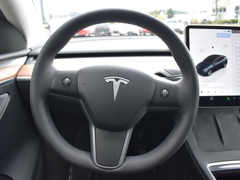 Used 2024 Tesla Model Y Long Range image 9