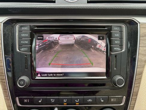 Used 2017 Volkswagen Passat 1.8T SEL Premium image 23