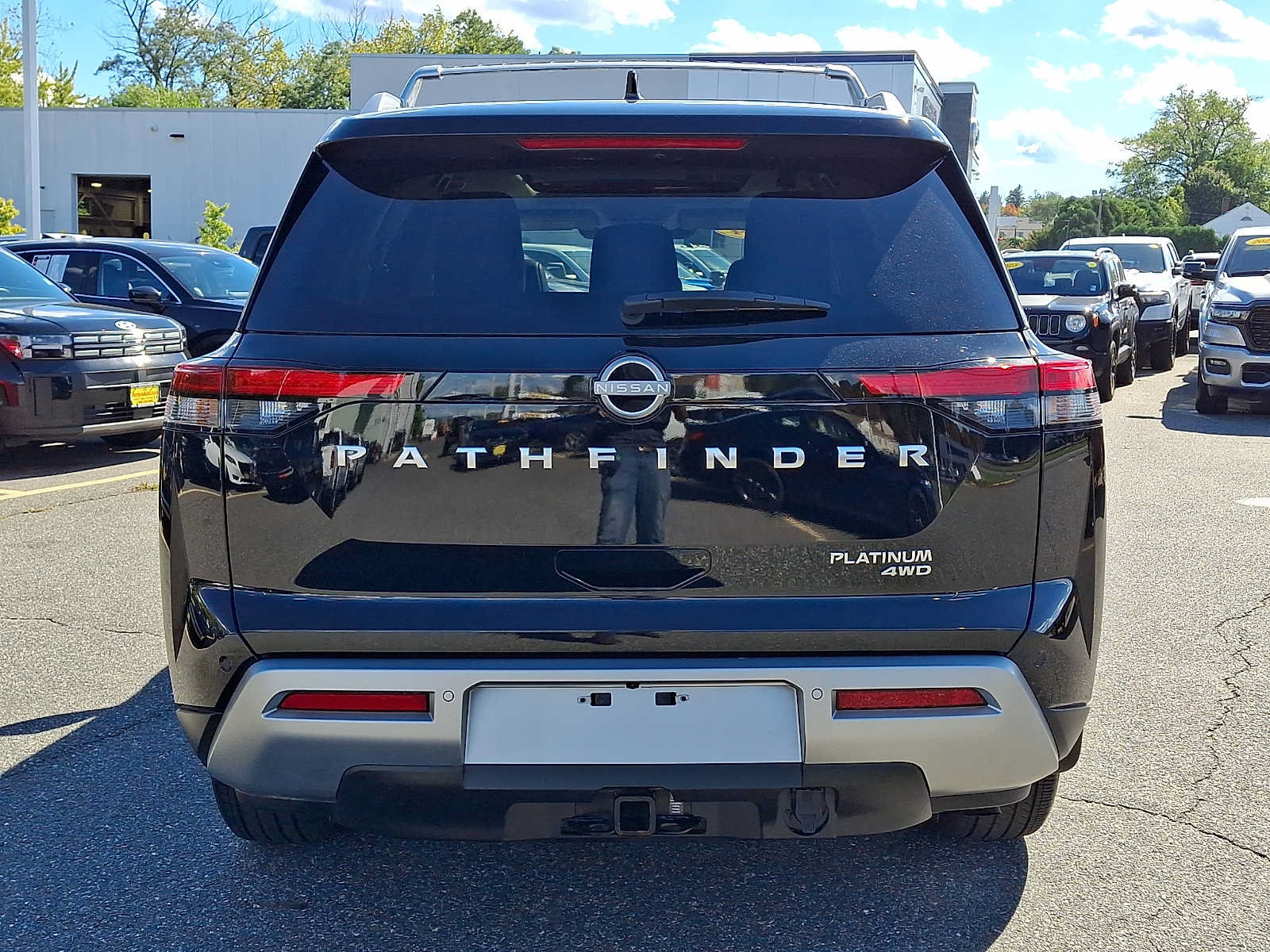 Used 2024 Nissan Pathfinder Platinum w/ Cargo Package AWD/4WD image 5