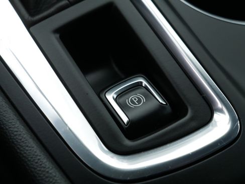 Used 2024 Chevrolet Equinox LT image 32