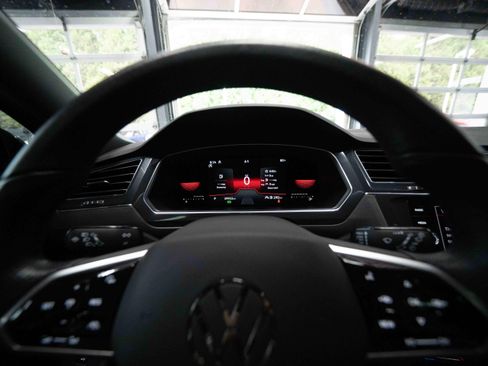 Used 2022 Volkswagen Tiguan SE R-Line AWD/4WD image 15