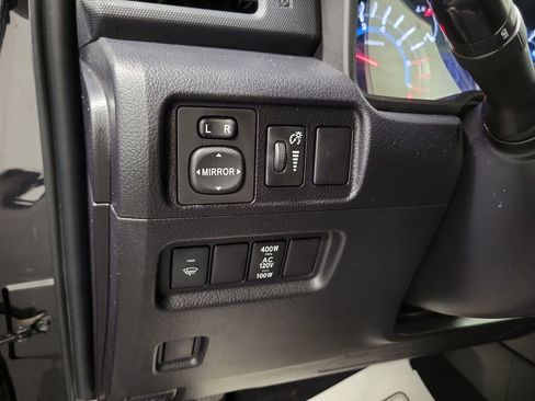 Used 2018 Toyota 4Runner SR5 image 21