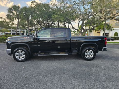 Used 2020 Chevrolet Silverado 2500 LTZ w/ LTZ Premium Package image 2