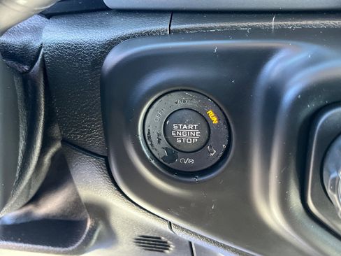 Used 2021 Jeep Gladiator Rubicon image 9