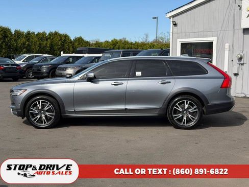 Used 2017 Volvo V90 T6 Cross Country image 2
