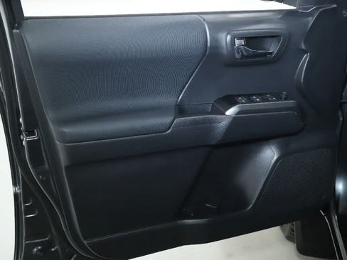 Certified 2023 Toyota Tacoma TRD Off-Road AWD/4WD image 15