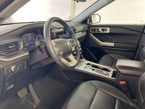 Used 2022 Ford Explorer XLT w/ Equipment Group 202A AWD/4WD image 23