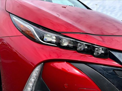 Used 2017 Toyota Prius Prime Advanced image 26