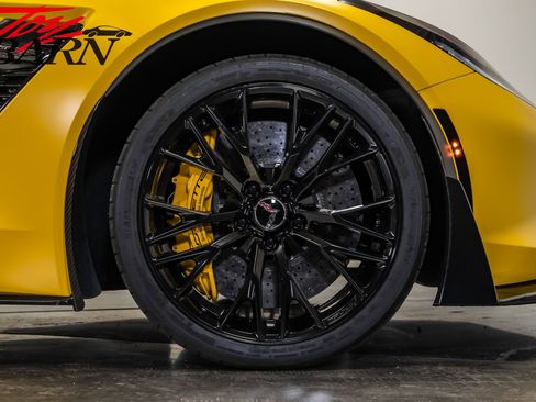 Used 2015 Chevrolet Corvette Z06 w/ 3LZ Preferred Equipment Group image 25