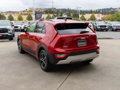 Certified 2024 Kia Niro LX image 5