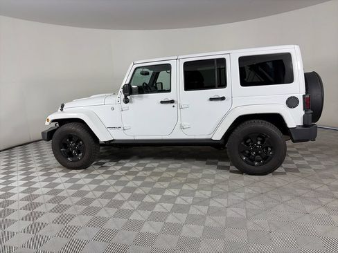 Used 2015 Jeep Wrangler Unlimited Sahara AWD/4WD image 4