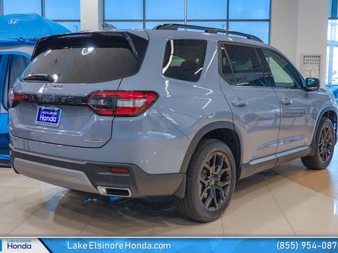 New 2025 Honda Pilot Touring image 7