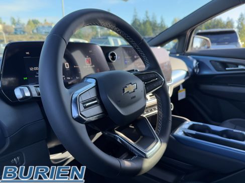 New 2026 Chevrolet Equinox EV LT image 9