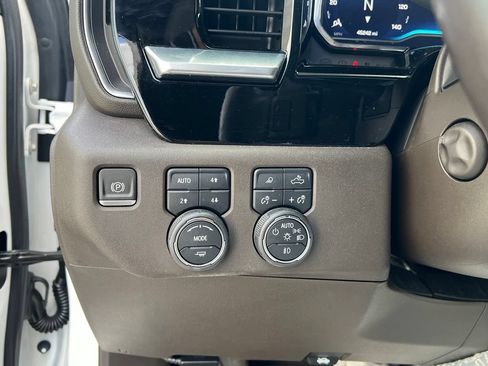 Used 2022 Chevrolet Silverado 1500 LTZ AWD/4WD image 22