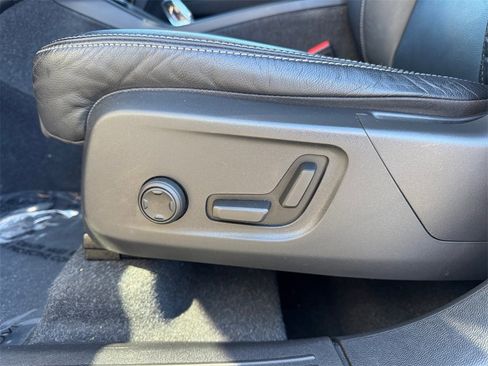 Certified 2023 Volvo XC40 B5 Plus w/ Climate Package image 27