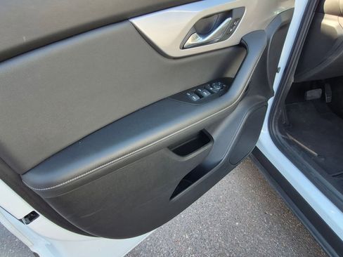 Used 2025 Chevrolet Blazer LT FWD image 12