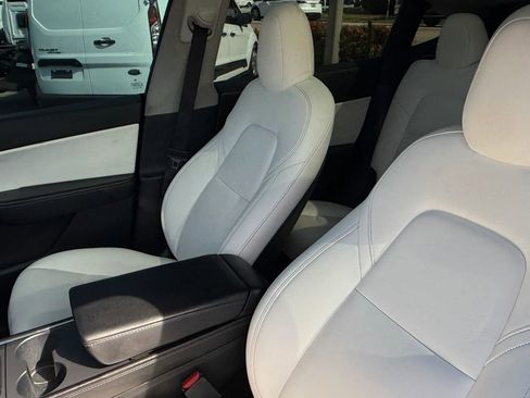 Used 2021 Tesla Model Y Long Range image 11