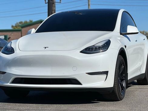 Used 2020 Tesla Model Y Long Range image 13