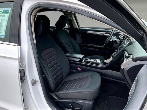 Used 2020 Ford Fusion SE AWD/4WD image 32