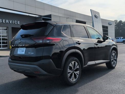 Used 2023 Nissan Rogue SV image 4