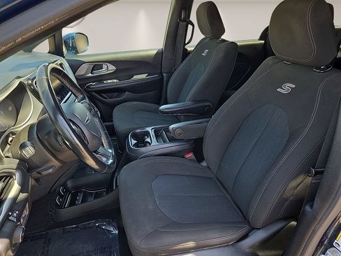 Used 2021 Chrysler Pacifica Touring w/ S Appearance Package FWD image 13