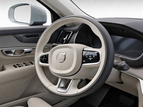 Certified 2026 Volvo XC90 B6 Ultra AWD/4WD image 17