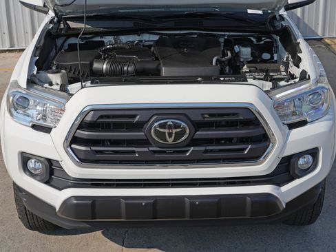 Used 2019 Toyota Tacoma SR5 image 7