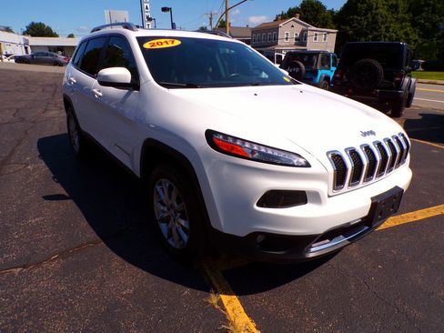 Certified 2017 Jeep Cherokee Limited AWD/4WD image 3