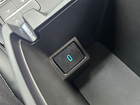 Used 2020 Ford Escape Titanium image 26