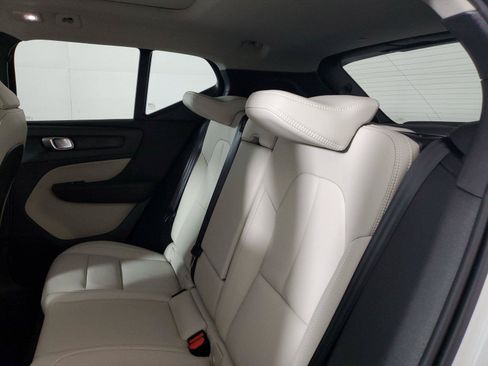 Certified 2026 Volvo XC40 B5 Plus w/ Climate Package AWD/4WD image 13