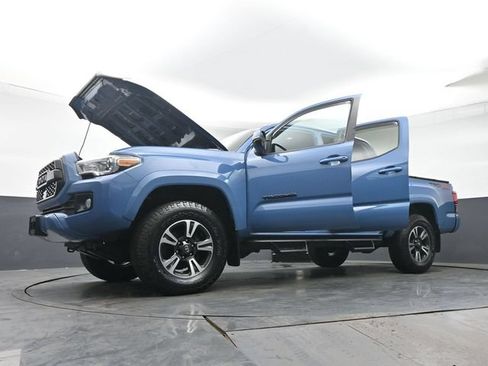 Used 2019 Toyota Tacoma TRD Sport AWD/4WD image 39