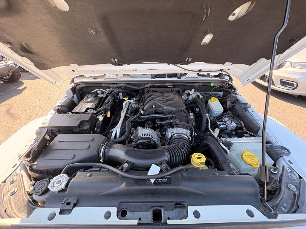 Used 2018 Jeep Wrangler Unlimited Sahara AWD/4WD image 31